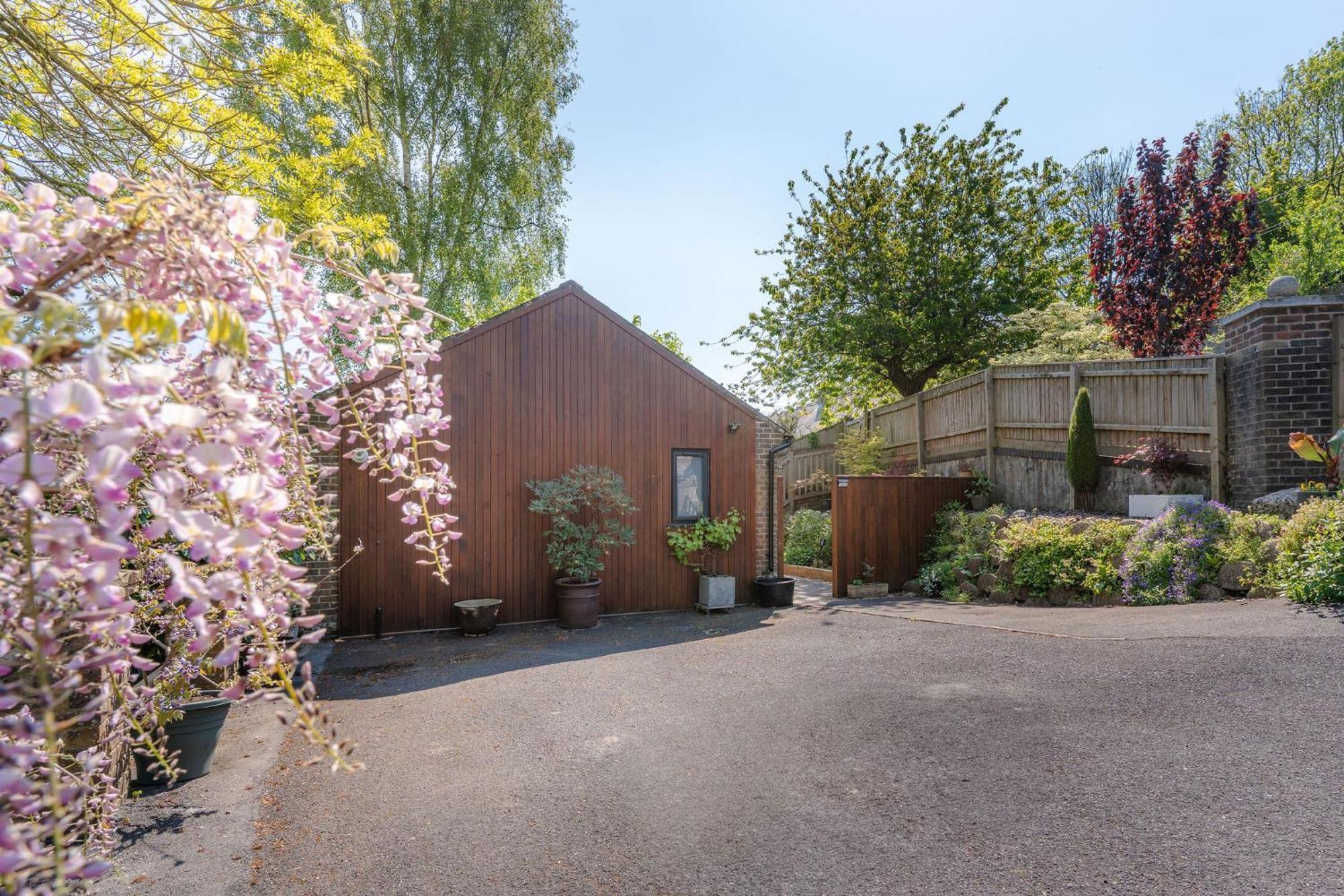 Waterfield House 4*